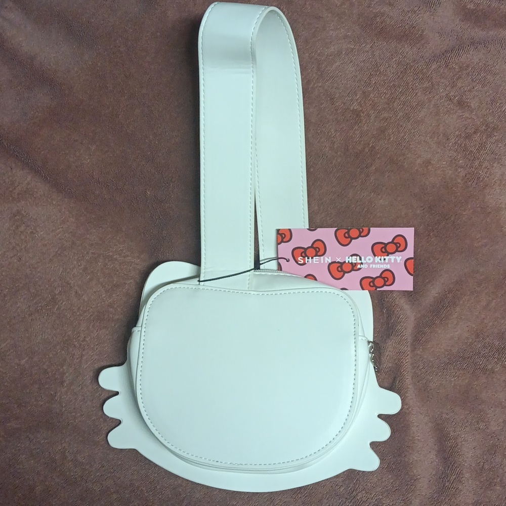 Hello Kitty - Picture 3 of 5